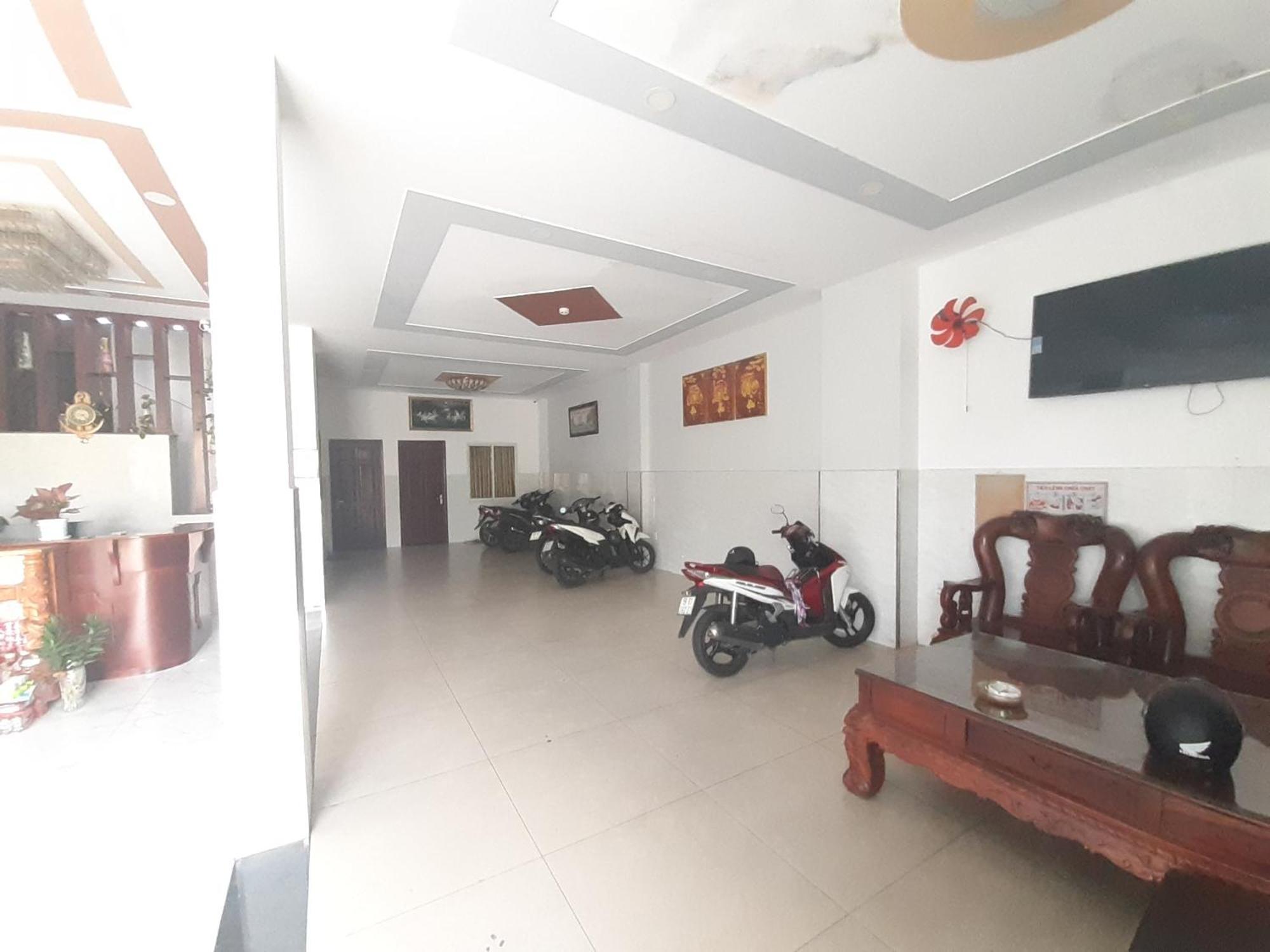 Khách sạn Bros 2*