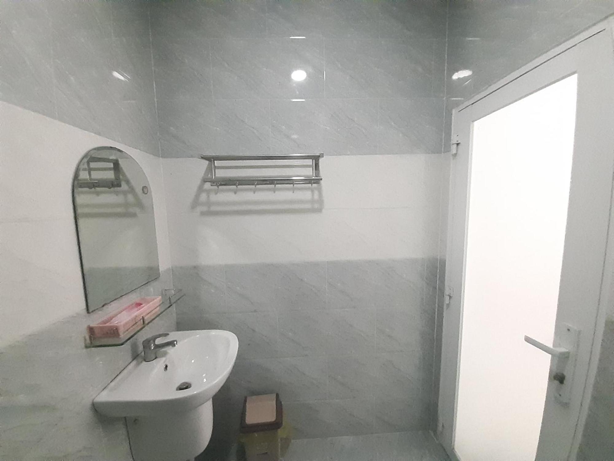 Bros Khách sạn